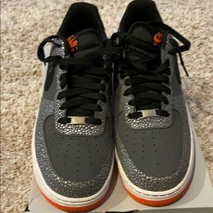 Gently Worn Men’s Nike Air Force 1 Size 11